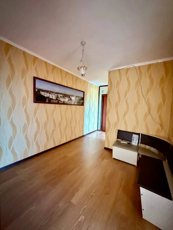 Продається простора  3-кімнатна квартира в  центрі Згурівки!