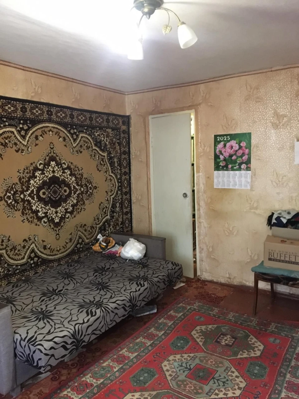 Spacious 2-bedroom apartment for sale on V. Chornovola Street
