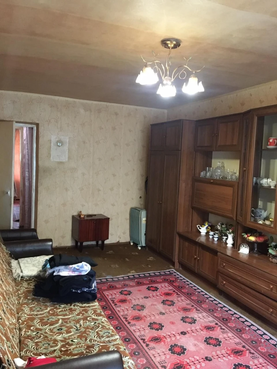Spacious 2-bedroom apartment for sale on V. Chornovola Street