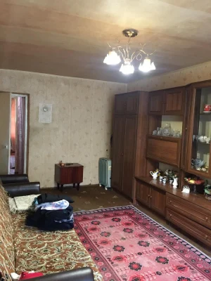 Spacious 2-bedroom apartment for sale on V. Chornovola Street
