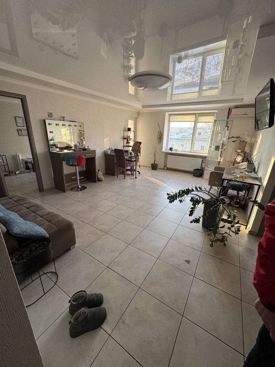 Sale of a 2-bedroom apartment in the city center, possible t