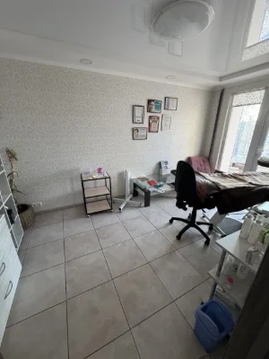 Sale of a 2-bedroom apartment in the city center, possible t