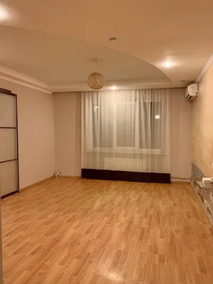 Квартира 2-х кімнатна в центрі міста 5 поверх кутова Каштан