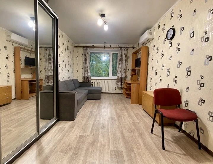 Продається 1-кімнатна квартира 29,3 м² на Ватутіна — 2 поверх