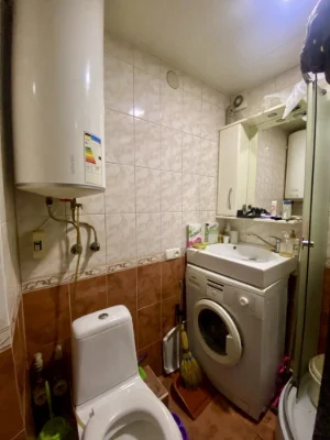 Продається 1-кімнатна квартира 29,3 м² на Ватутіна — 2 поверх