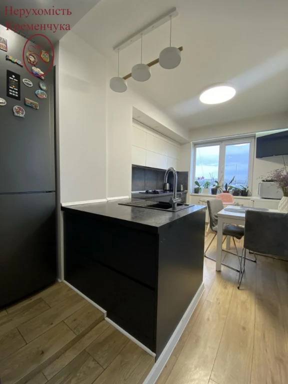 3-room apartment for sale in the city center with renovation — possible