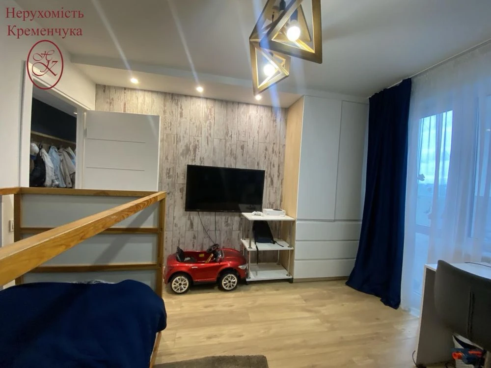 3-room apartment for sale in the city center with renovation — possible