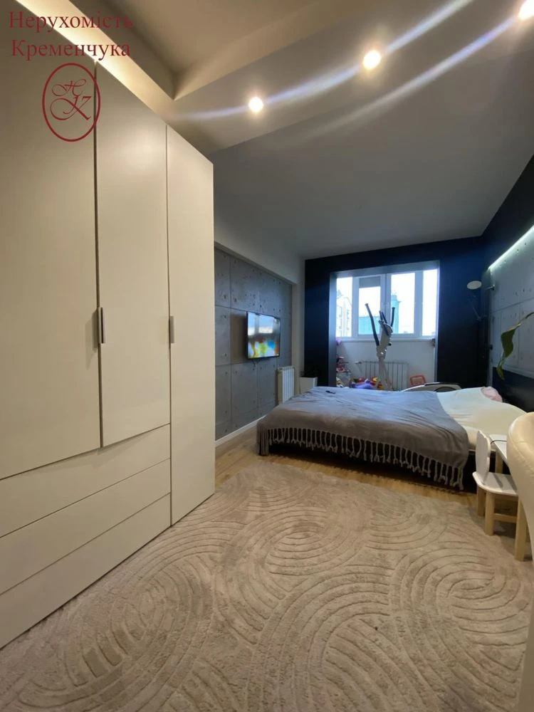 3-room apartment for sale in the city center with renovation — possible