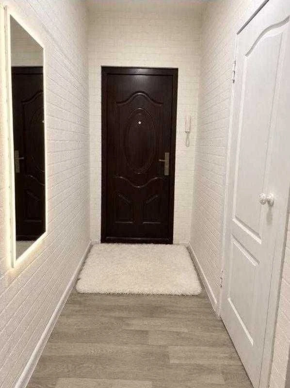 Продам 1 кім кв центр Спартак