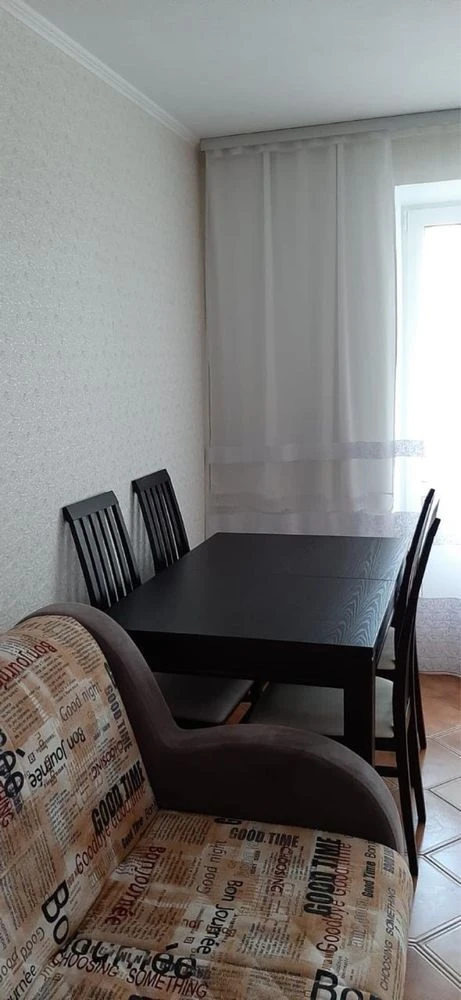 Продається 3-кімнатна квартира в центрі, 2-й поверх
