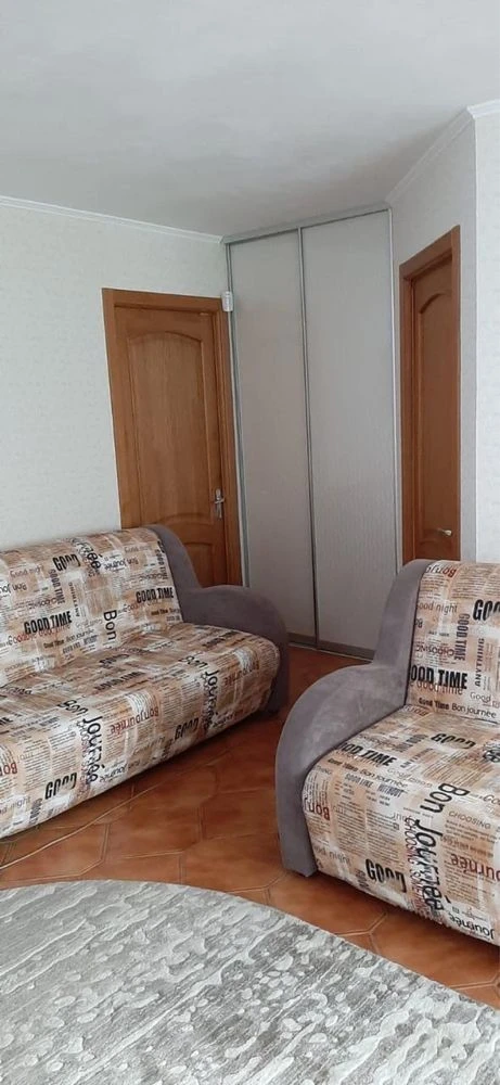 Продається 3-кімнатна квартира в центрі, 2-й поверх