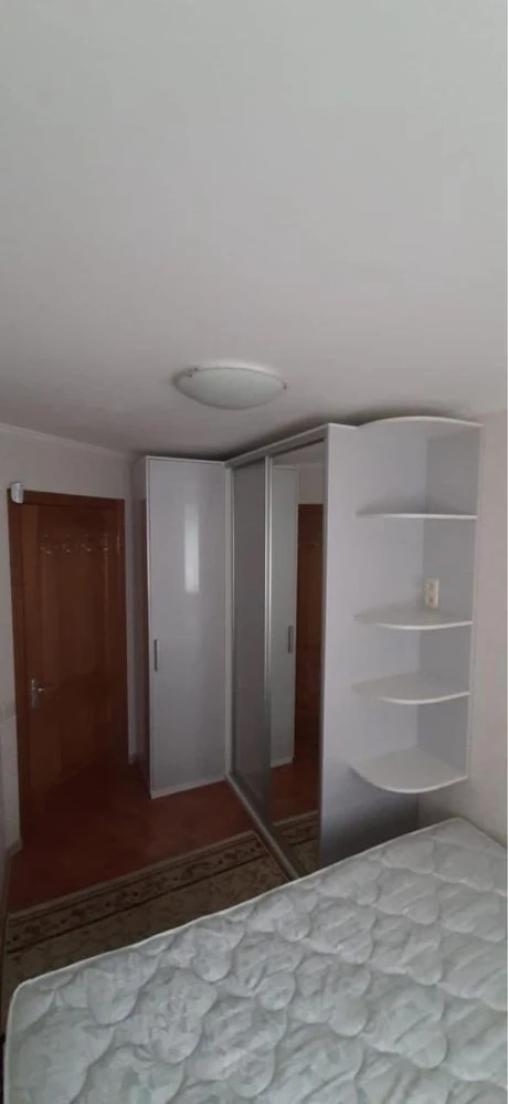 Продається 3-кімнатна квартира в центрі, 2-й поверх