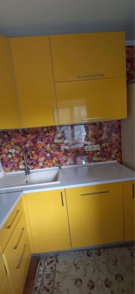 Продається 3-кімнатна квартира в центрі, 2-й поверх