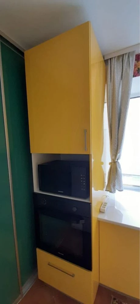 Продається 3-кімнатна квартира в центрі, 2-й поверх