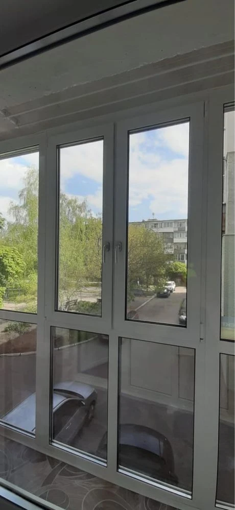 Продається 3-кімнатна квартира в центрі, 2-й поверх