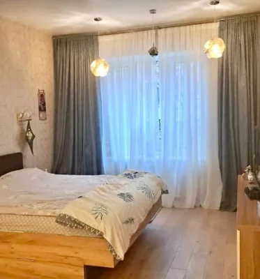 D1M I will sell an apartment in a building opposite Central Park.