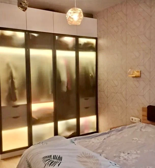 D1M I will sell an apartment in a building opposite Central Park.