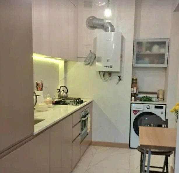 D1M I will sell an apartment in a building opposite Central Park.