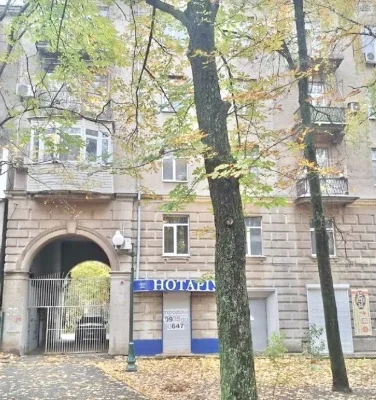 D1M I will sell an apartment in a building opposite Central Park.
