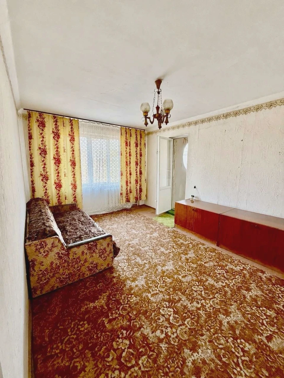 2-bedroom apartment for sale on Miri Street, in the Molodyzh district.