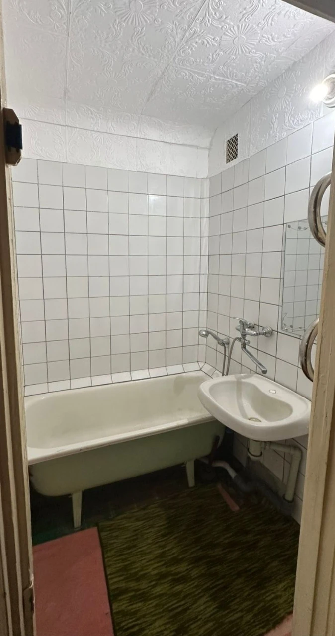 2-bedroom apartment for sale on Miri Street, in the Molodyzh district.