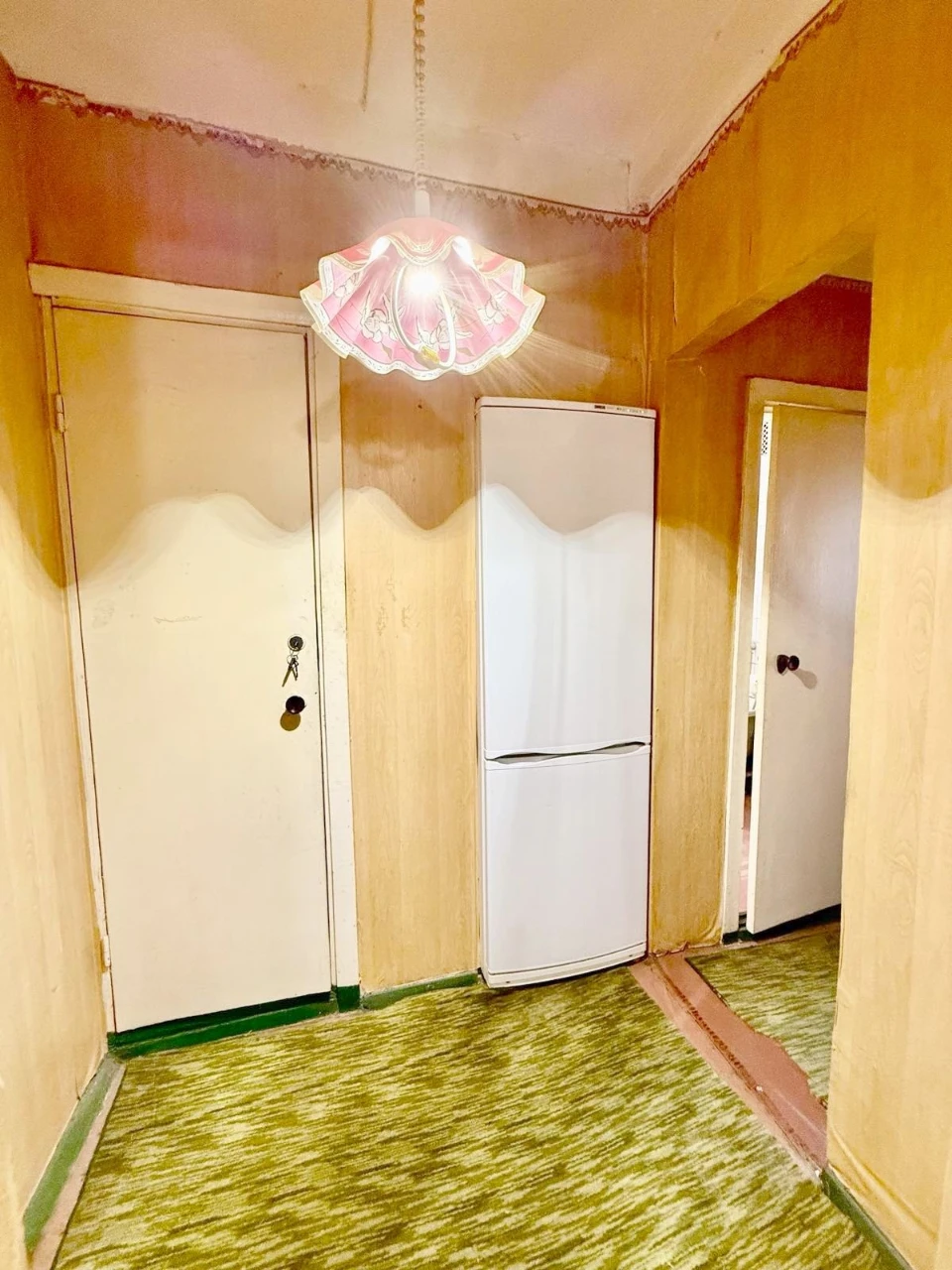 2-bedroom apartment for sale on Miri Street, in the Molodyzh district.