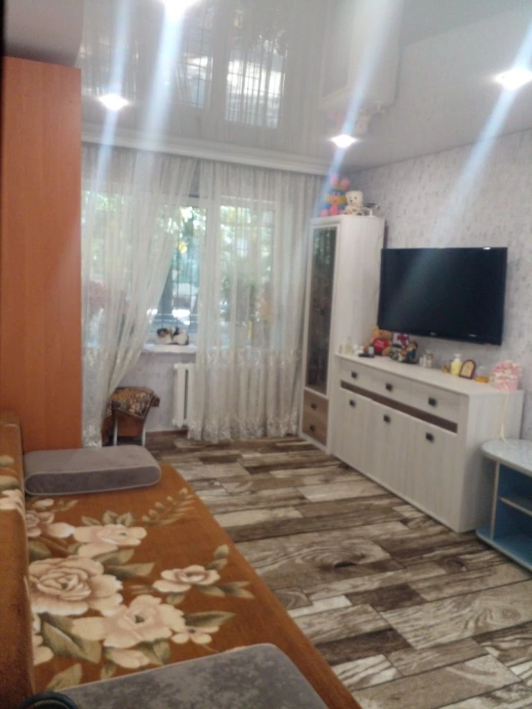 For Sale: 2-room apartment. Newly renovated. Lower floor.