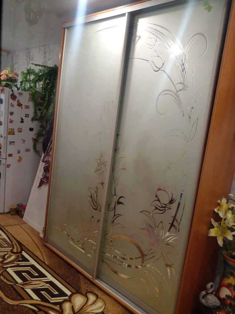For Sale: 2-room apartment. Newly renovated. Lower floor.