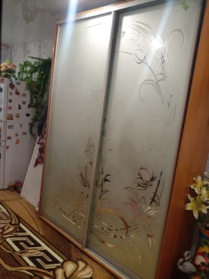 For Sale: 2-room apartment. Newly renovated. Lower floor.