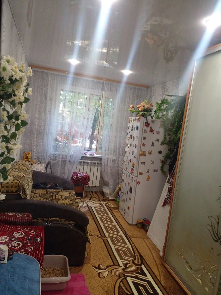 For Sale: 2-room apartment. Newly renovated. Lower floor.