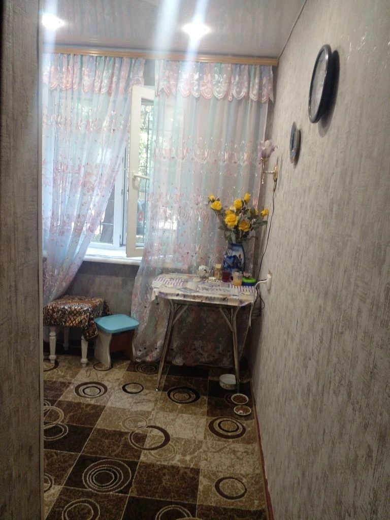 For Sale: 2-room apartment. Newly renovated. Lower floor.