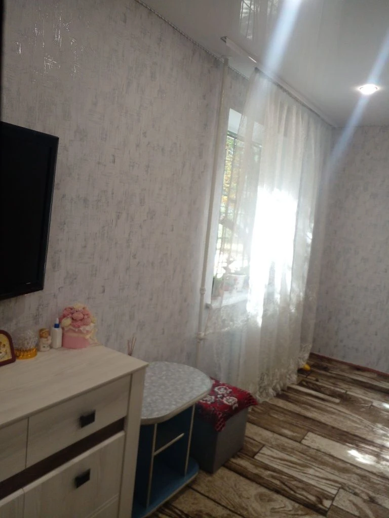 For Sale: 2-room apartment. Newly renovated. Lower floor.