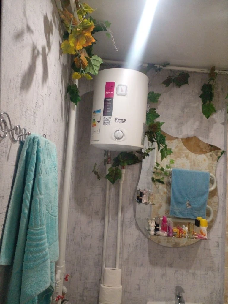 For Sale: 2-room apartment. Newly renovated. Lower floor.