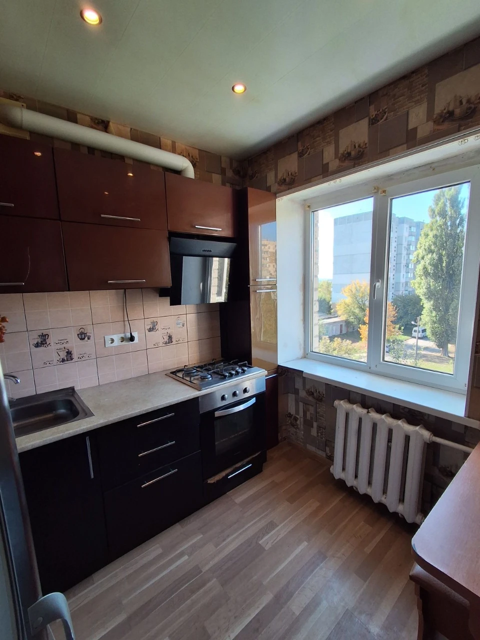 Two-bedroom apartment for sale on Molodizhna Street