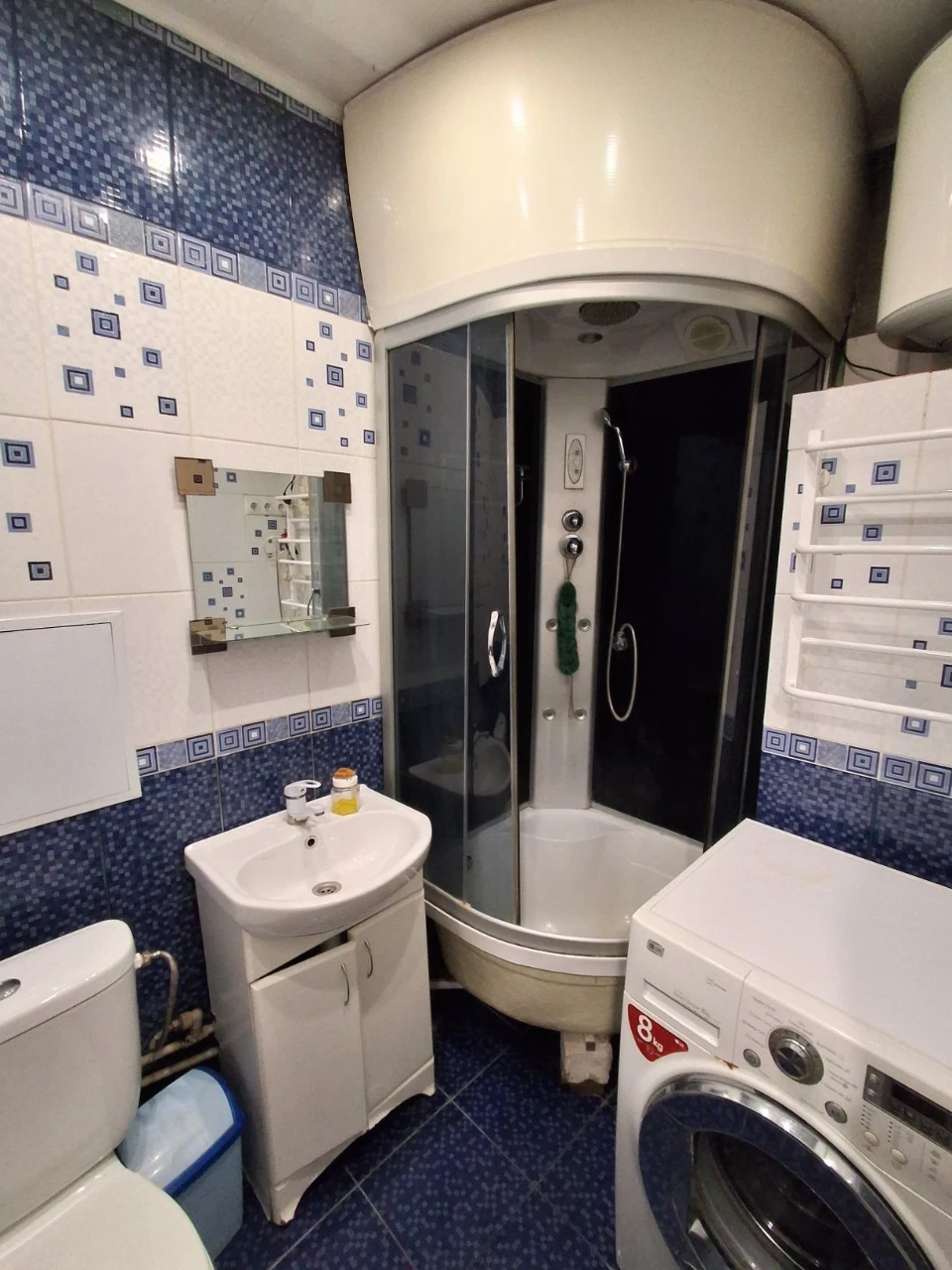 Two-bedroom apartment for sale on Molodizhna Street