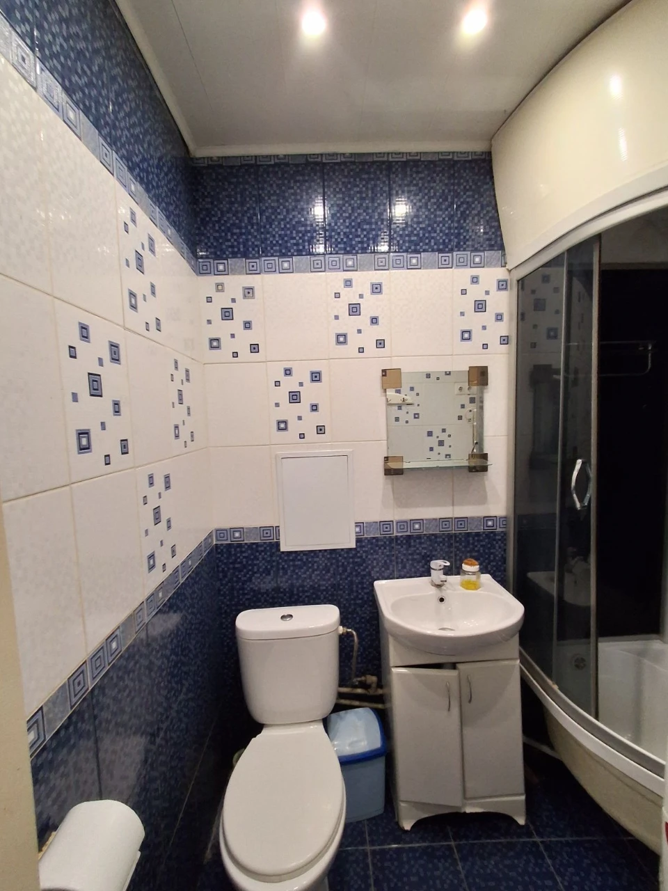 Two-bedroom apartment for sale on Molodizhna Street