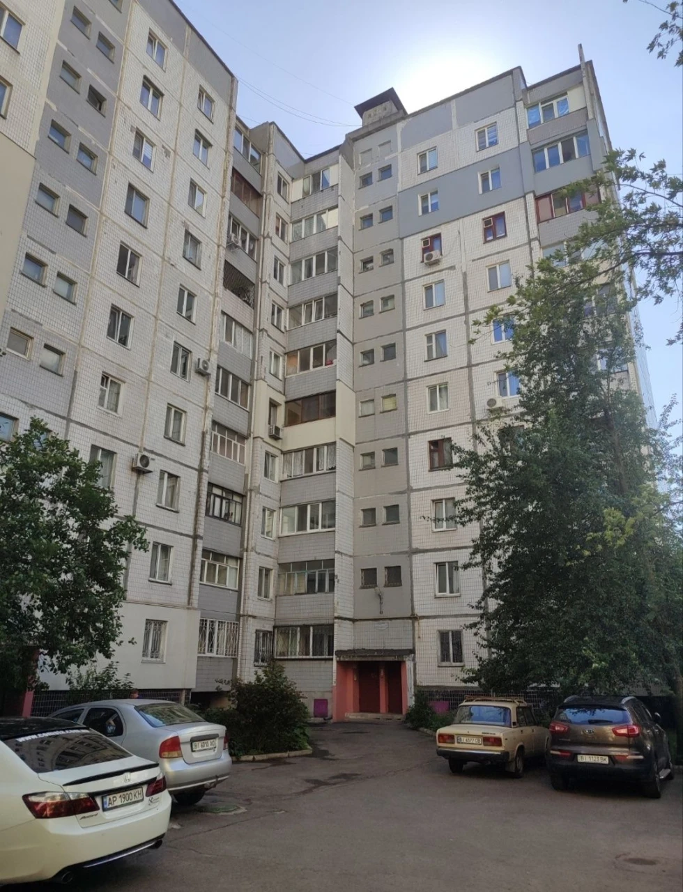 Продам 4-кімн. квартиру на вул.Тараса Бульби, 27