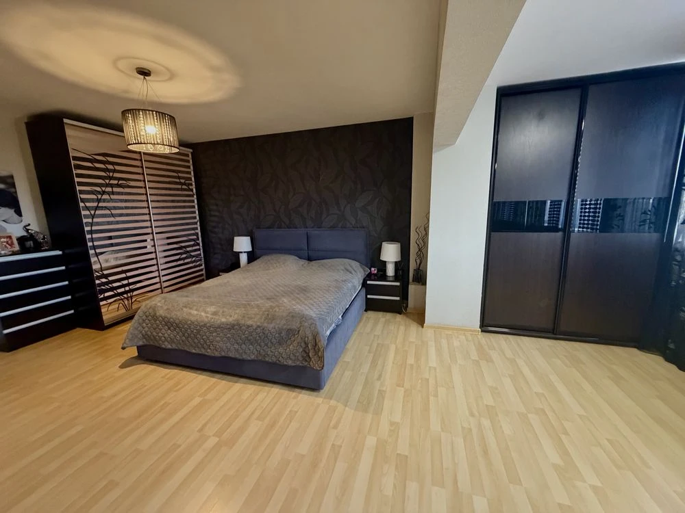 Sale of a 3-room apartment. Center 86 sq.m + closet 3.5 sq.m