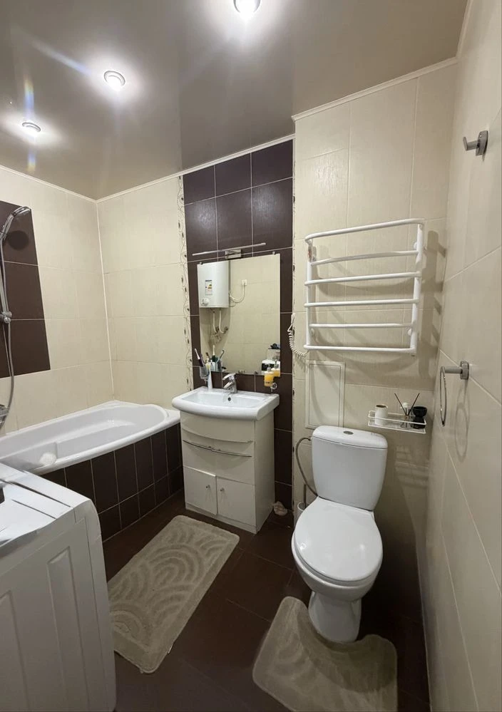 Sale of a 3-room apartment. Center 86 sq.m + closet 3.5 sq.m
