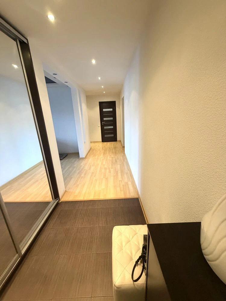 Sale of a 3-room apartment. Center 86 sq.m + closet 3.5 sq.m