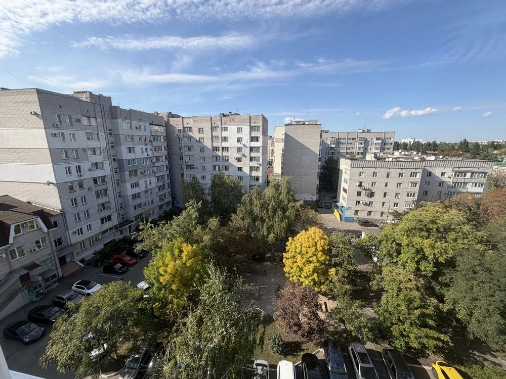 Sale of a 3-room apartment. Center 86 sq.m + closet 3.5 sq.m