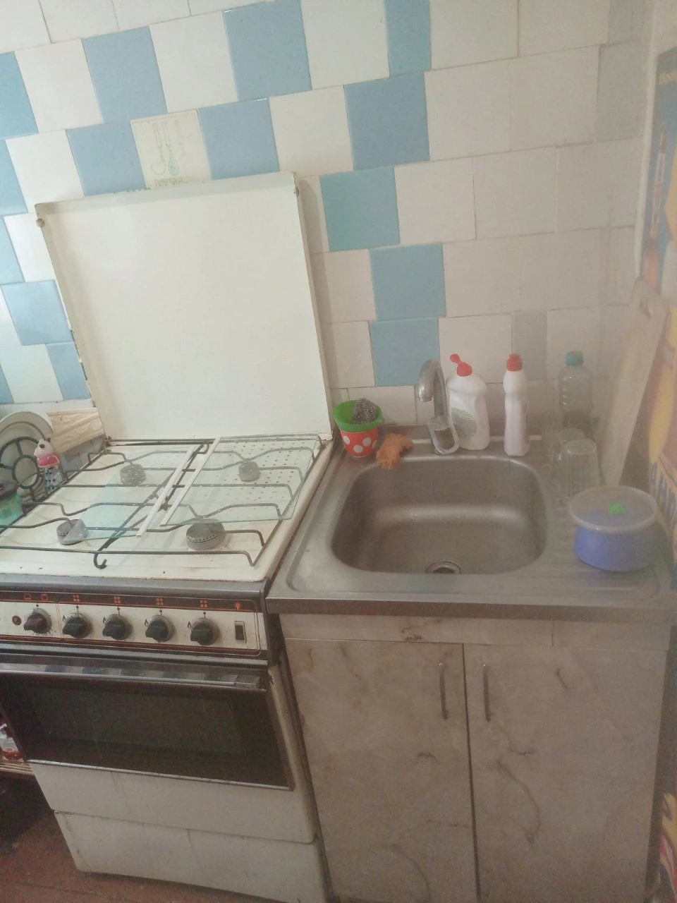 For Sale: 3-room apartment. Youthful.