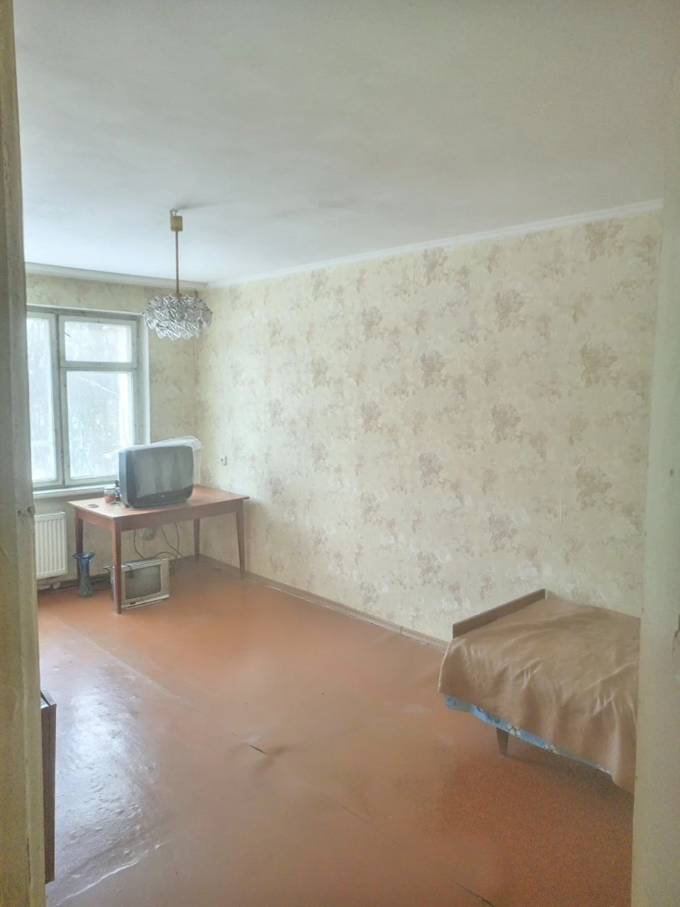 For Sale: 3-room apartment. Youthful.