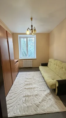 Three-room apartment in the center. No commission!