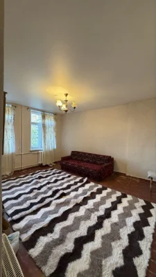 Three-room apartment in the center. No commission!