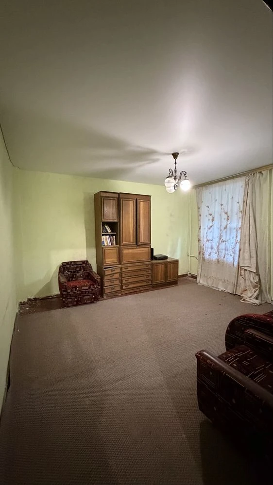 Three-room apartment in the center. No commission!