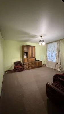 Three-room apartment in the center. No commission!