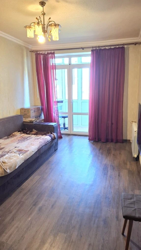Продам 2к кв Крюків з меблями та технікою