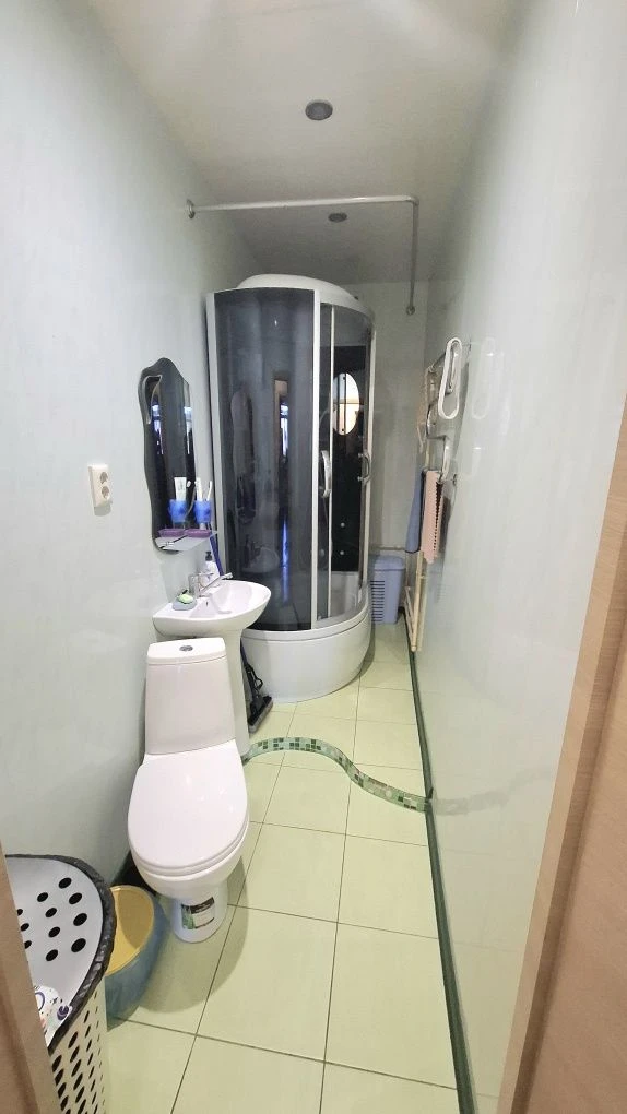 Продам 2к кв Крюків з меблями та технікою