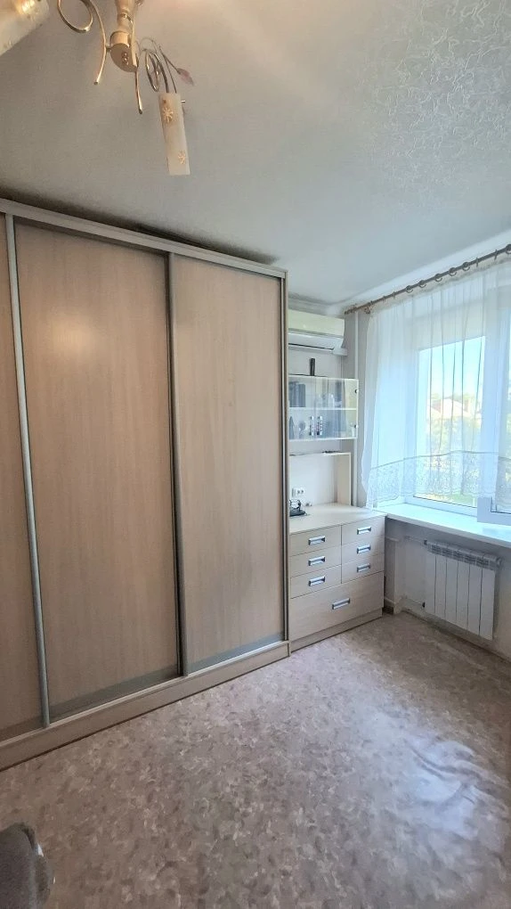 Продам 2к кв Крюків з меблями та технікою